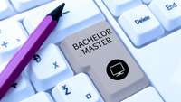 Tastaturelement mit der Anzeige Bachelor Master