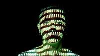 Data Talent Kopf mit Nullen und Einsen